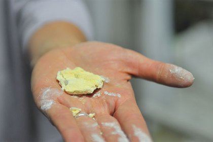 Clumping of wet powder Clumping of wet powder