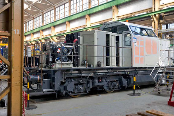 Compressed-air processing on hybrid locomotives